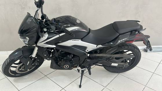 BAJAJ DOMINAR 250 